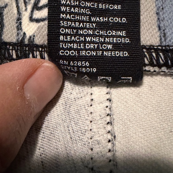 Floral Print Capris by HUE - Picture 3 of 4